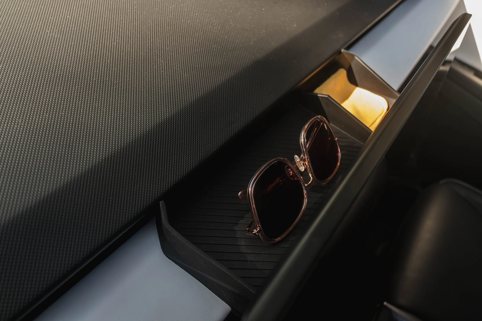 Tesla Cybertruck Behind Screen Storage Tray (Non-slip) - Image 7