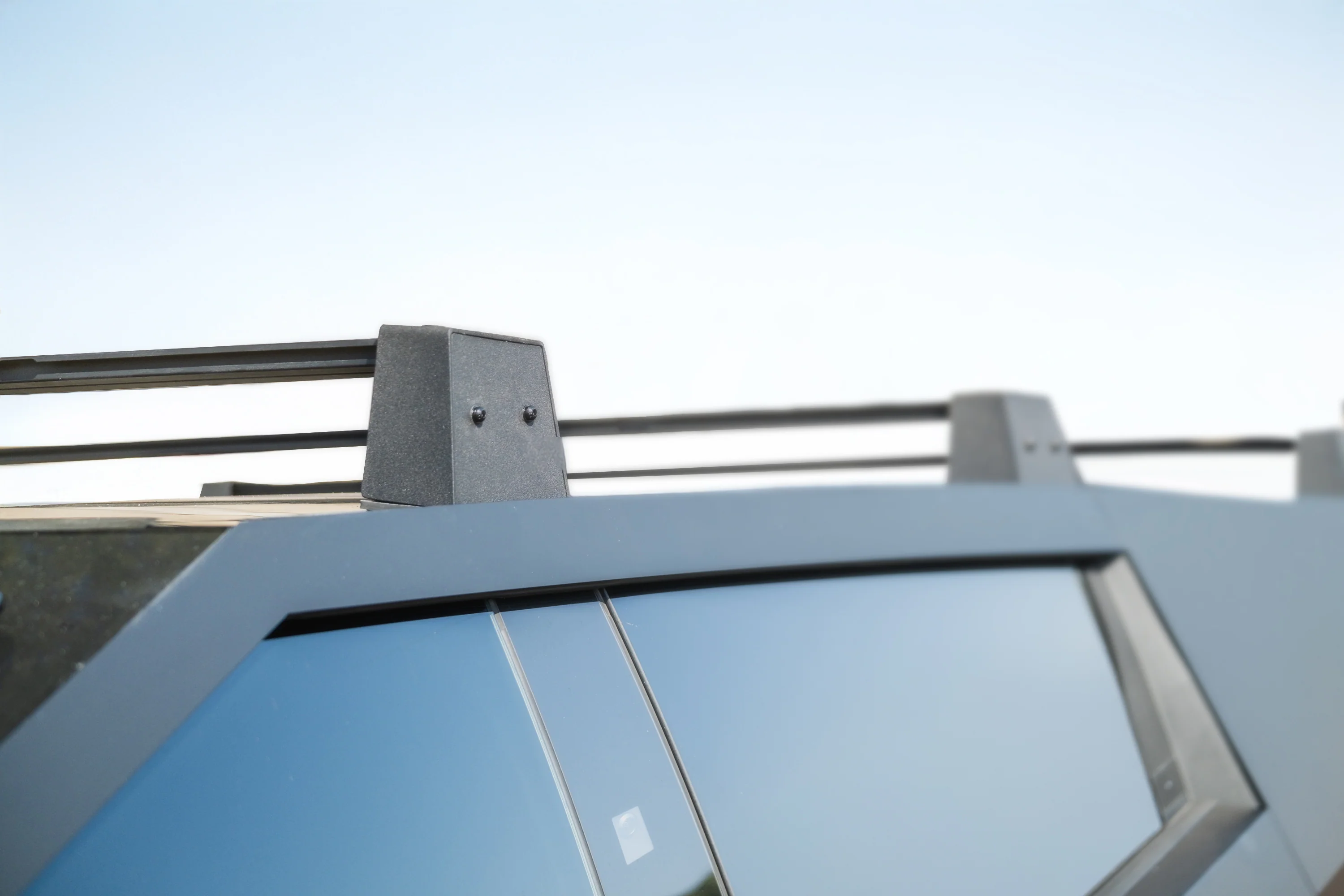 Tesla Cybertruck Crossbars Roof Rack - Image 10