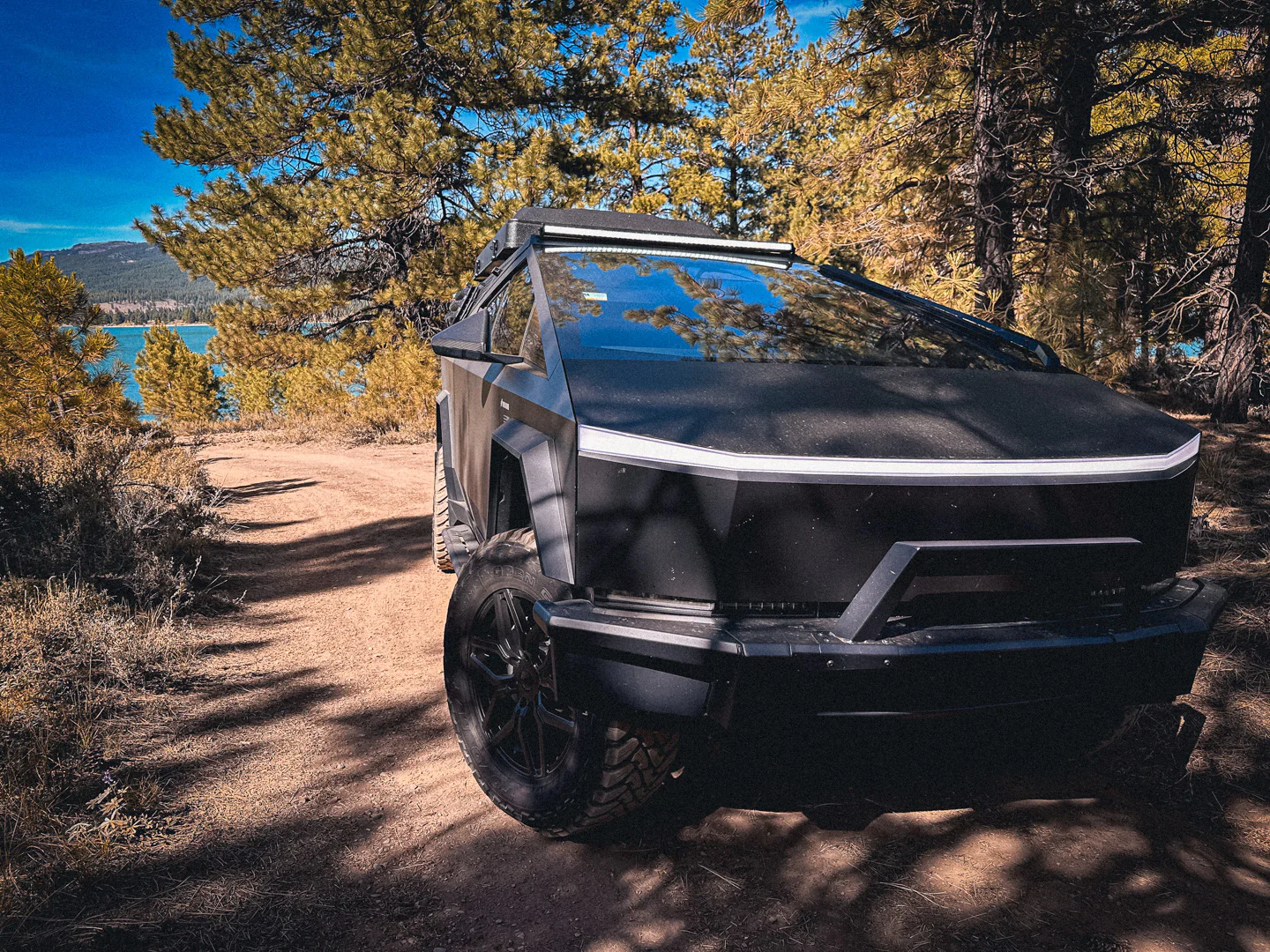 Tesla Cybertruck Heavy Duty Push/Bull Bar Front Bumper