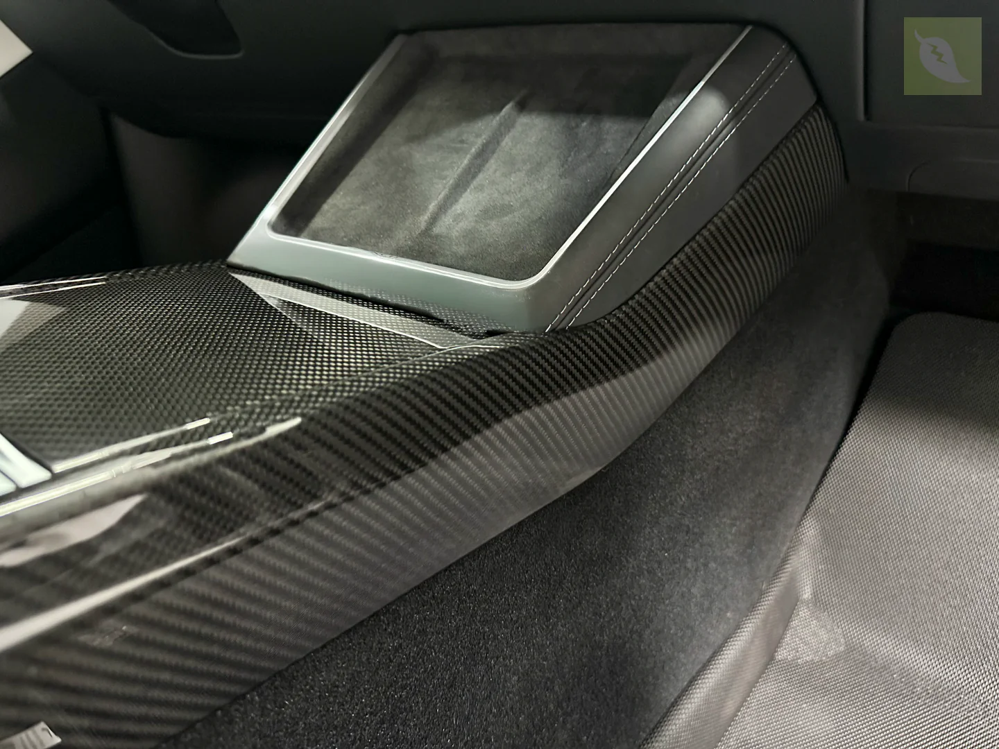 Tesla Model Y Carbon Fiber Side Panel Overlay (2pcs)
