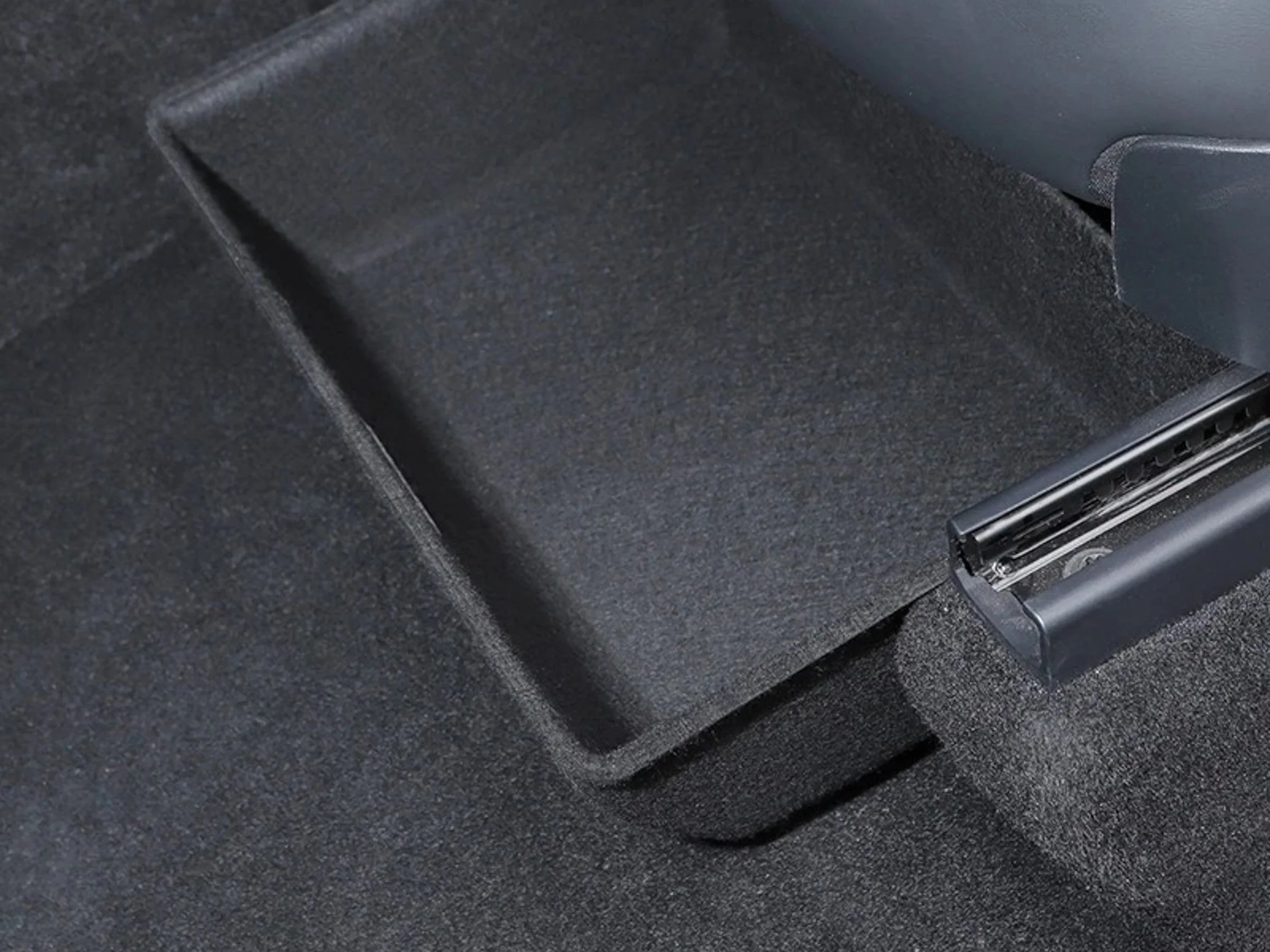 Cordless Trunk and Interior Vacuum (100% Wireless, USB Charge) - Image 4